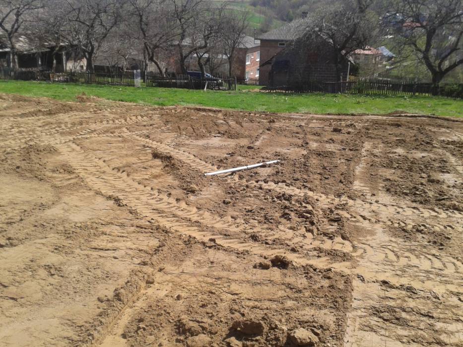 kwiecień 2013 tyczenie budynku